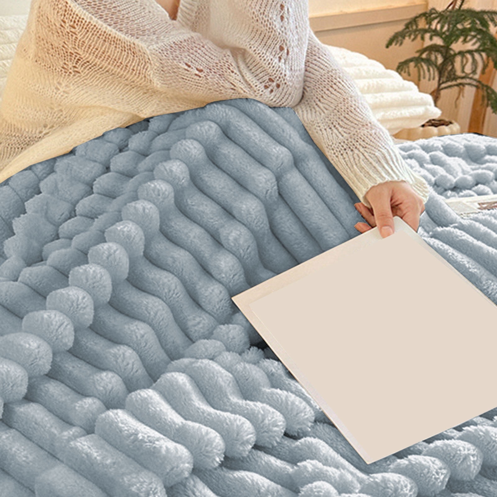 Djunllk Throw Blanket for Couch - Dark Gray Super Thick Double Layer Soft Blanket, Throw Blanket All Year Round Home Decor Fuzzy Warm Gifts for Women 27.5" x 39.3" AA04_Pink