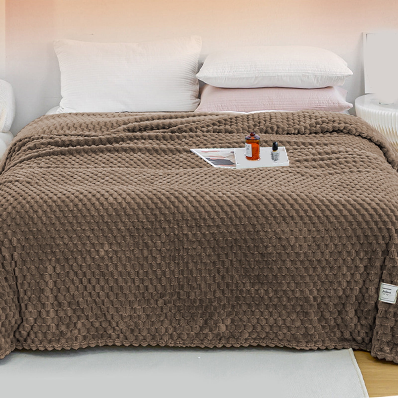 Kdkad Cooling Blanket, Summer Ice Soft Double Sensation Ice Cool Summer Cool Blanket, Cooling Blankets Absorbs Body Heat to Keep Cool on Warm Night, Ultra-Cool Lightweight Blanket 39.4×47.2 in Coffee