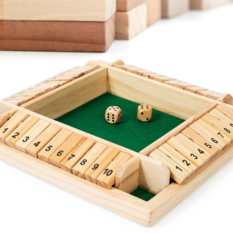 A green card-flipping toy, an interactive and educational toy for parties, a casual game prop for board game cards with four-sided numbers