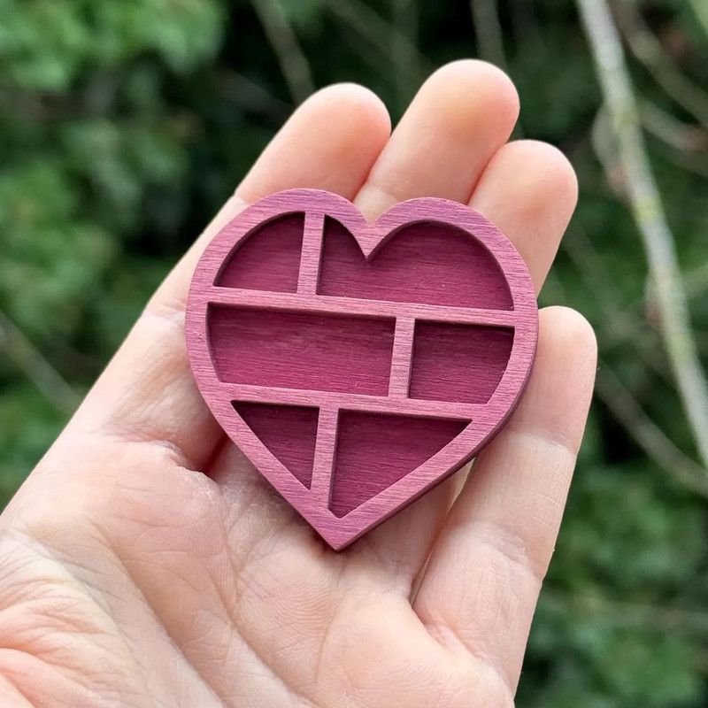 Wooden display stand for mini curiosities,Heart shape