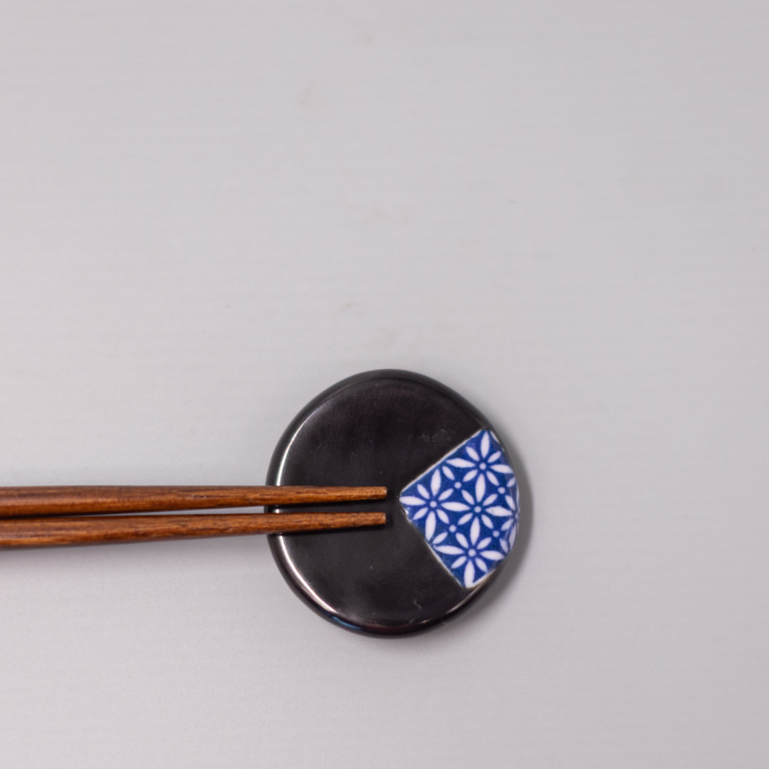 Chopstick Rest Round Black & Blue Hishi