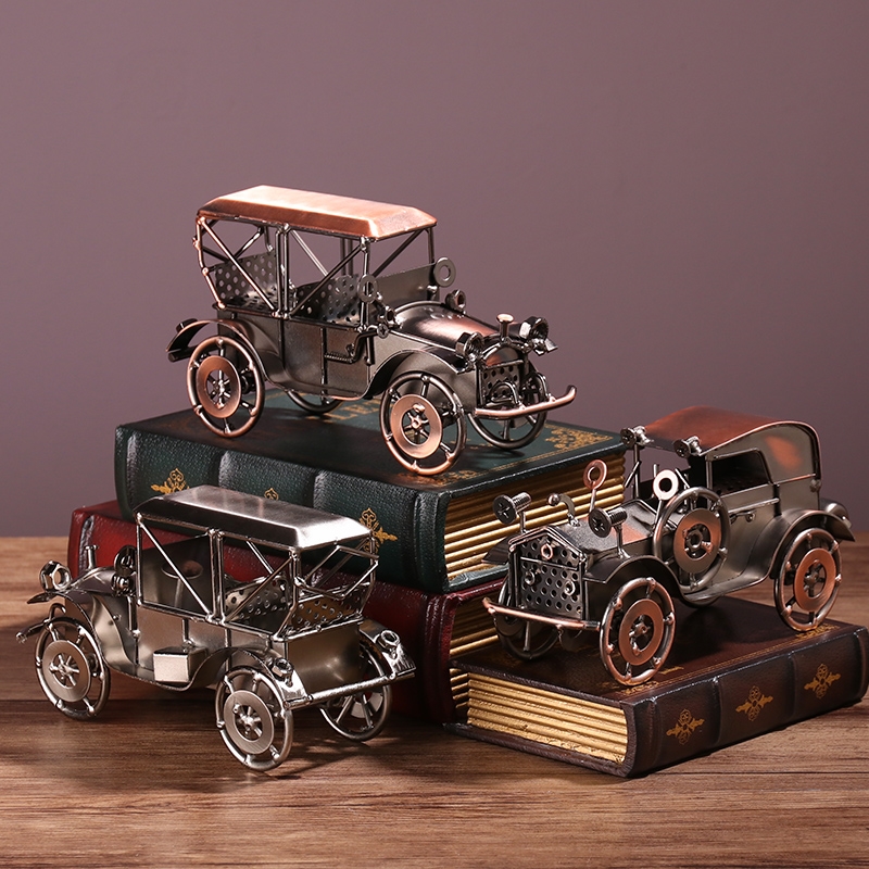 Set 2 Metal Retro Classic Car Assort 21cm