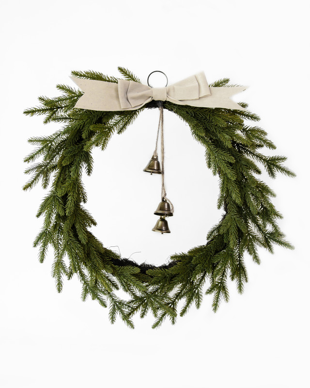 PINE WREATH W/BOW & BELL 50CM