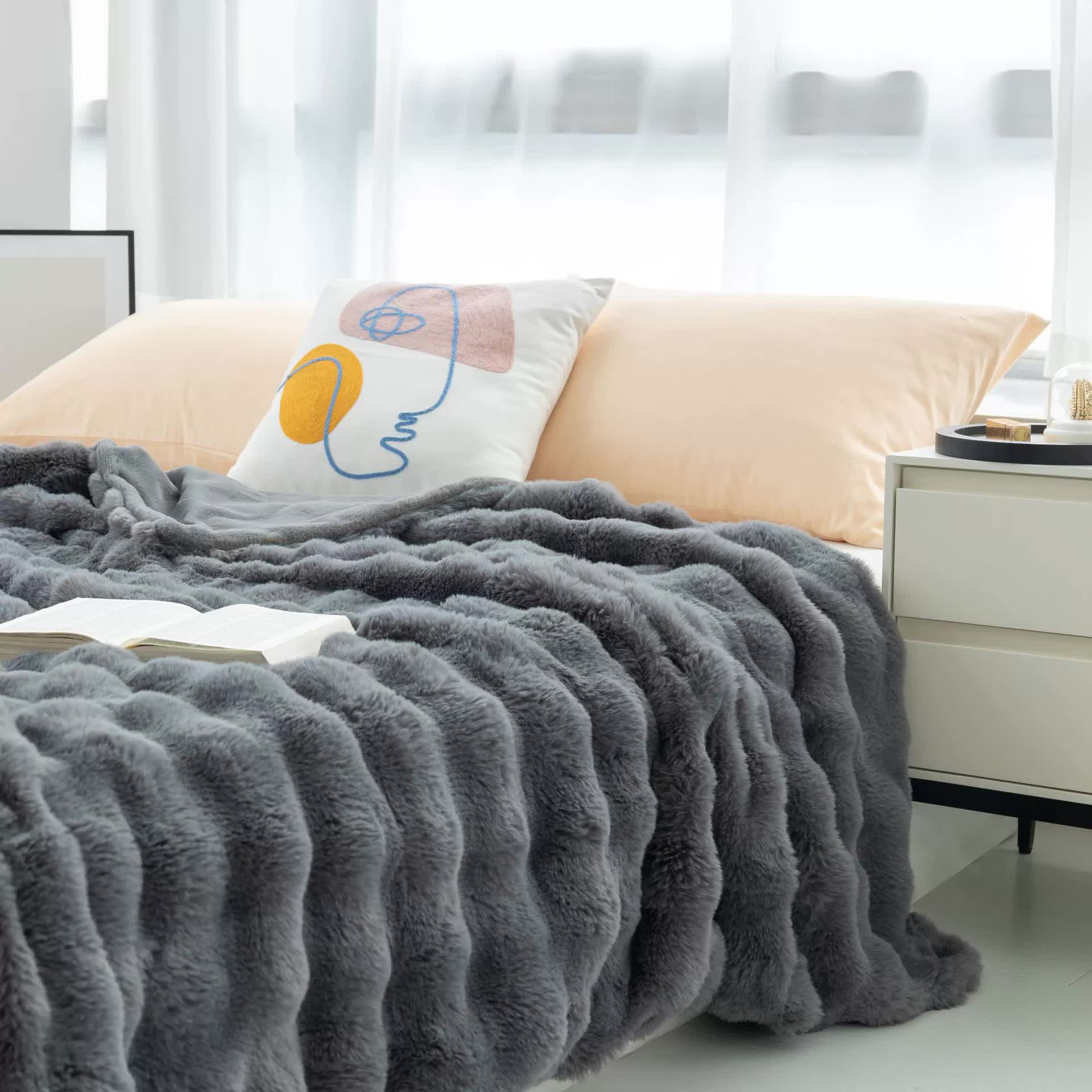 Dark Grey 70*100cm Plush Toscana Throw Blanket - Soft Flannel Fleece for All Seasons, Perfect for Couch & Bed