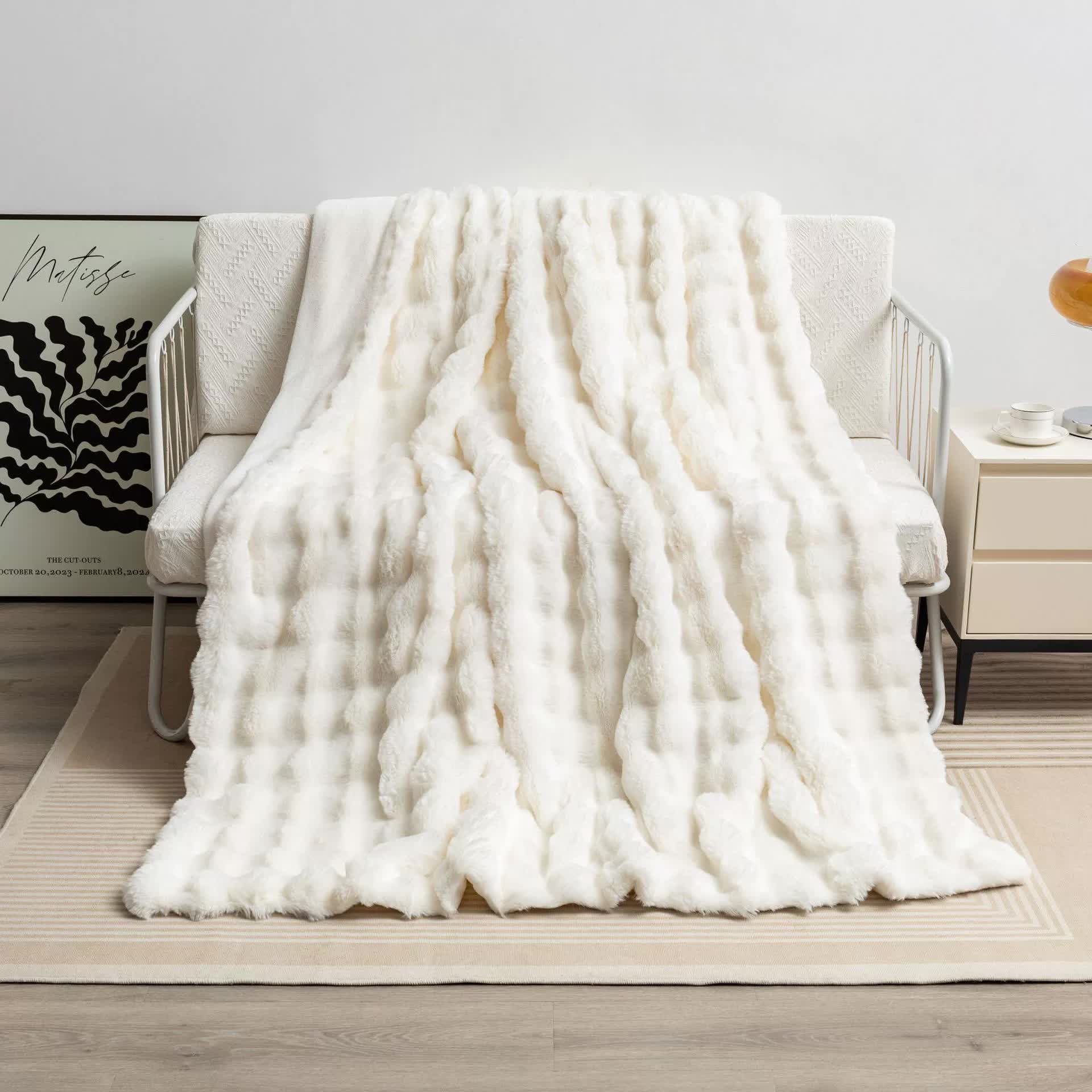 Beige 70*100cm Plush Toscana Throw Blanket - Soft Flannel Fleece for All Seasons, Perfect for Couch & Bed