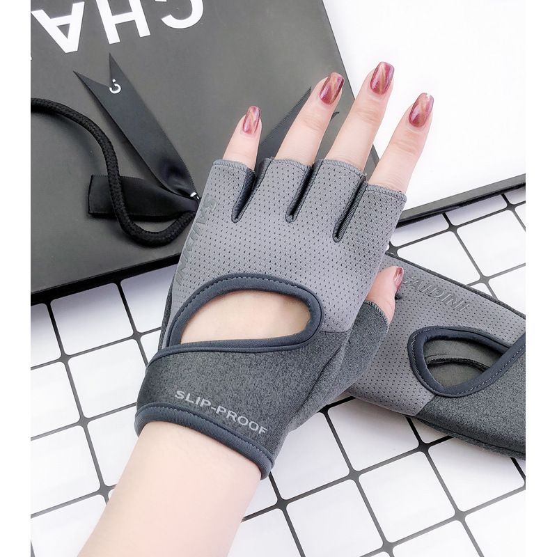 M Grey 2-PCS Women's Half-Finger Fitness Gloves - Anti-Slip Breathable Gloves for Yoga, Spin Bike, and Weight Training