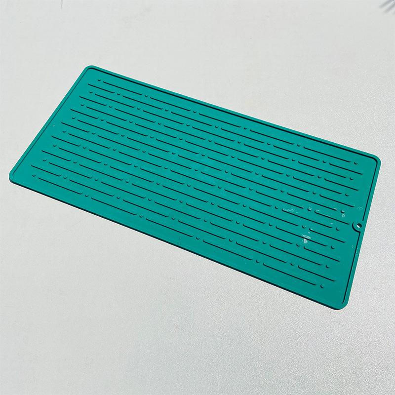 30*14.5CM Green Silicone Draining Mat 4-Pack - Heat-Resistant Non-Slip Kitchen and Bathroom Pad for Cups and Utensils