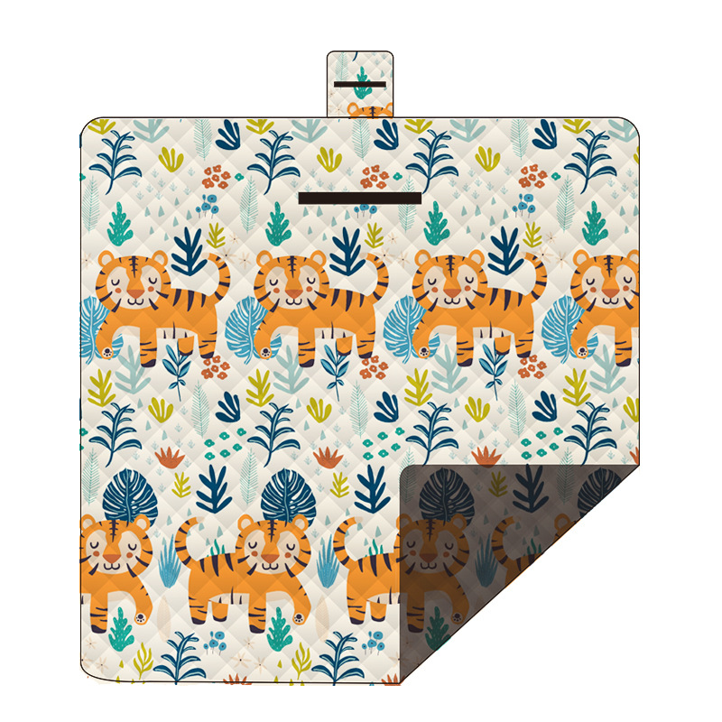 Waterproof Foldable Picnic Blanket with King of the Forest Print - 200x200cm