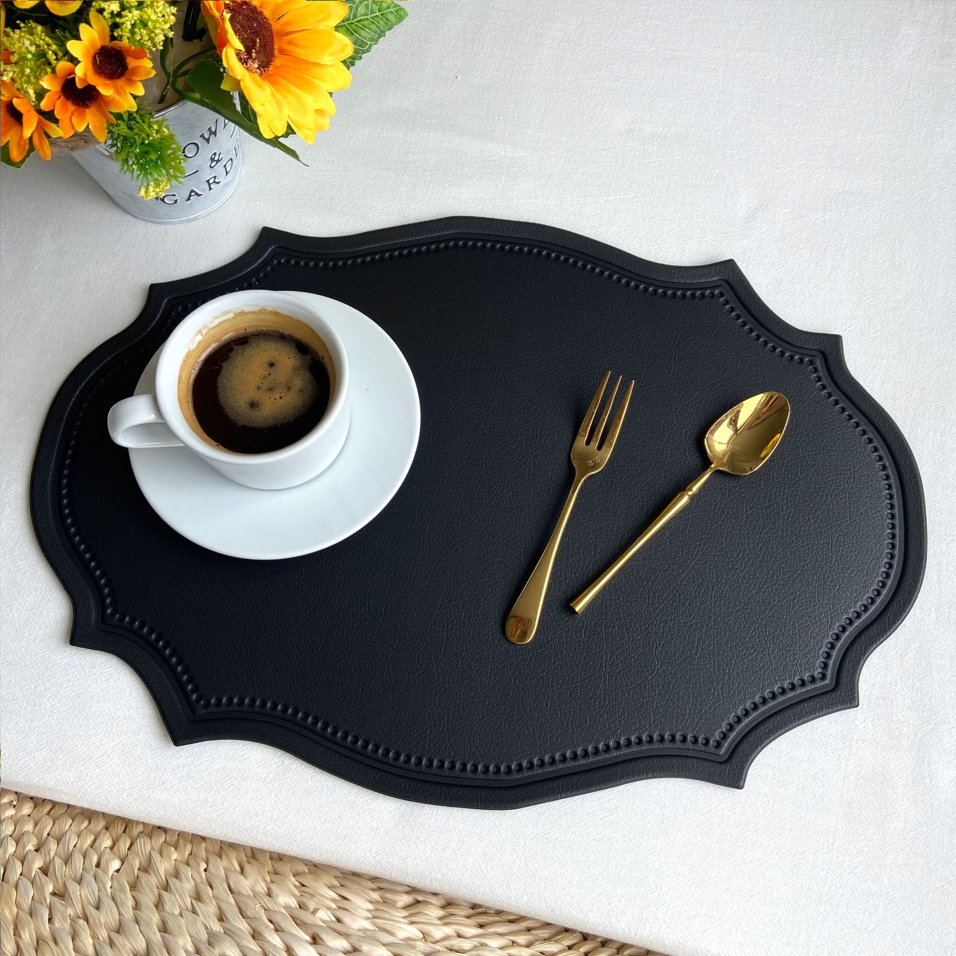 4 pcs Retro Faux Leather Placemat - Waterproof & Oil-Proof Dining Table Mat (Black)