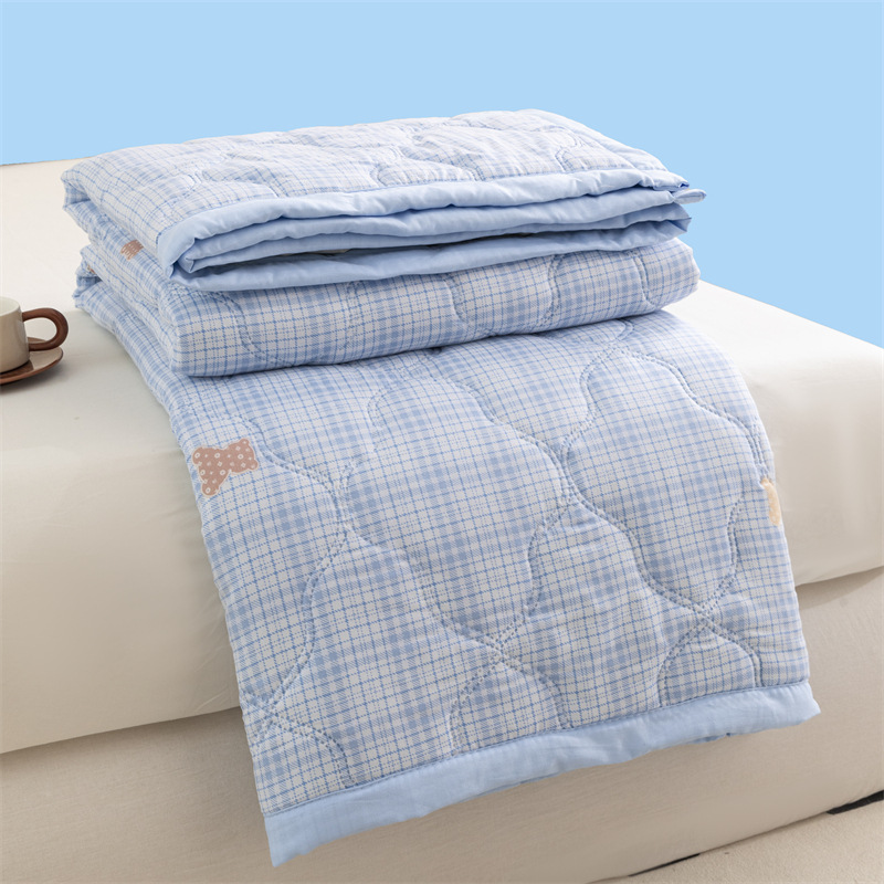 Lightweight Reversible Summer Quilt - Soft, Breathable & Machine Washable Comforter(150x200cm Plaid Bear)