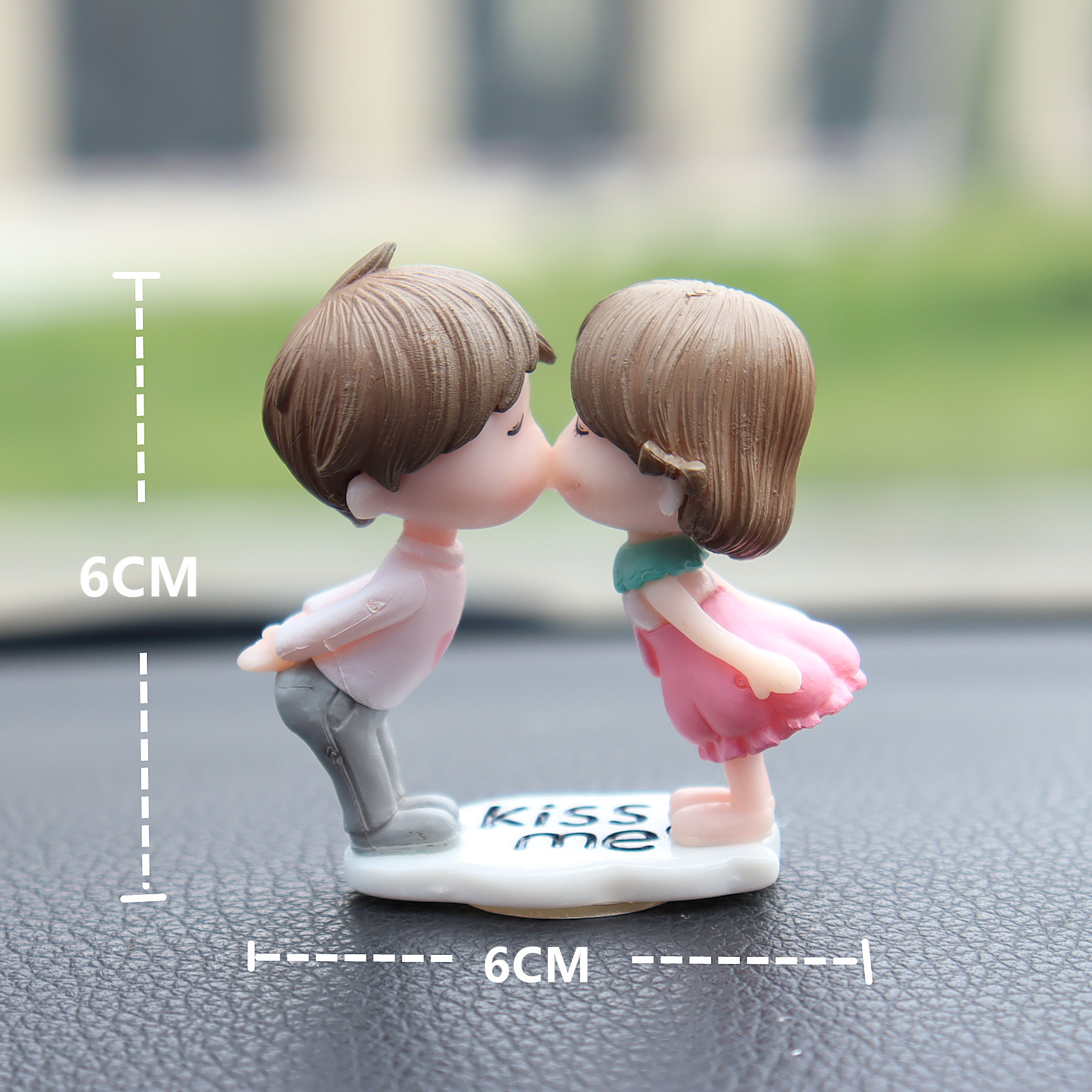 Kissing Couple Cute Couple Car Ornament for Dashboard – Romantic Interior Decoration for Vehicles