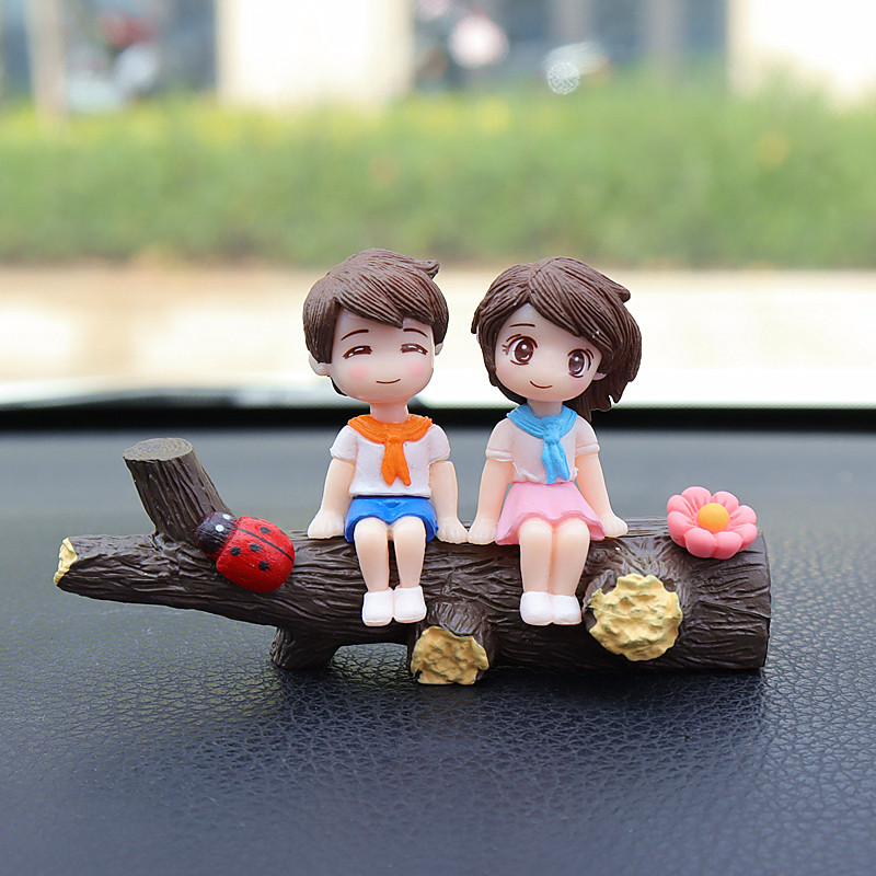 The well-behaved couple on the tree branch Cute Couple Car Ornament for Dashboard – Romantic Interior Decoration for Vehicles