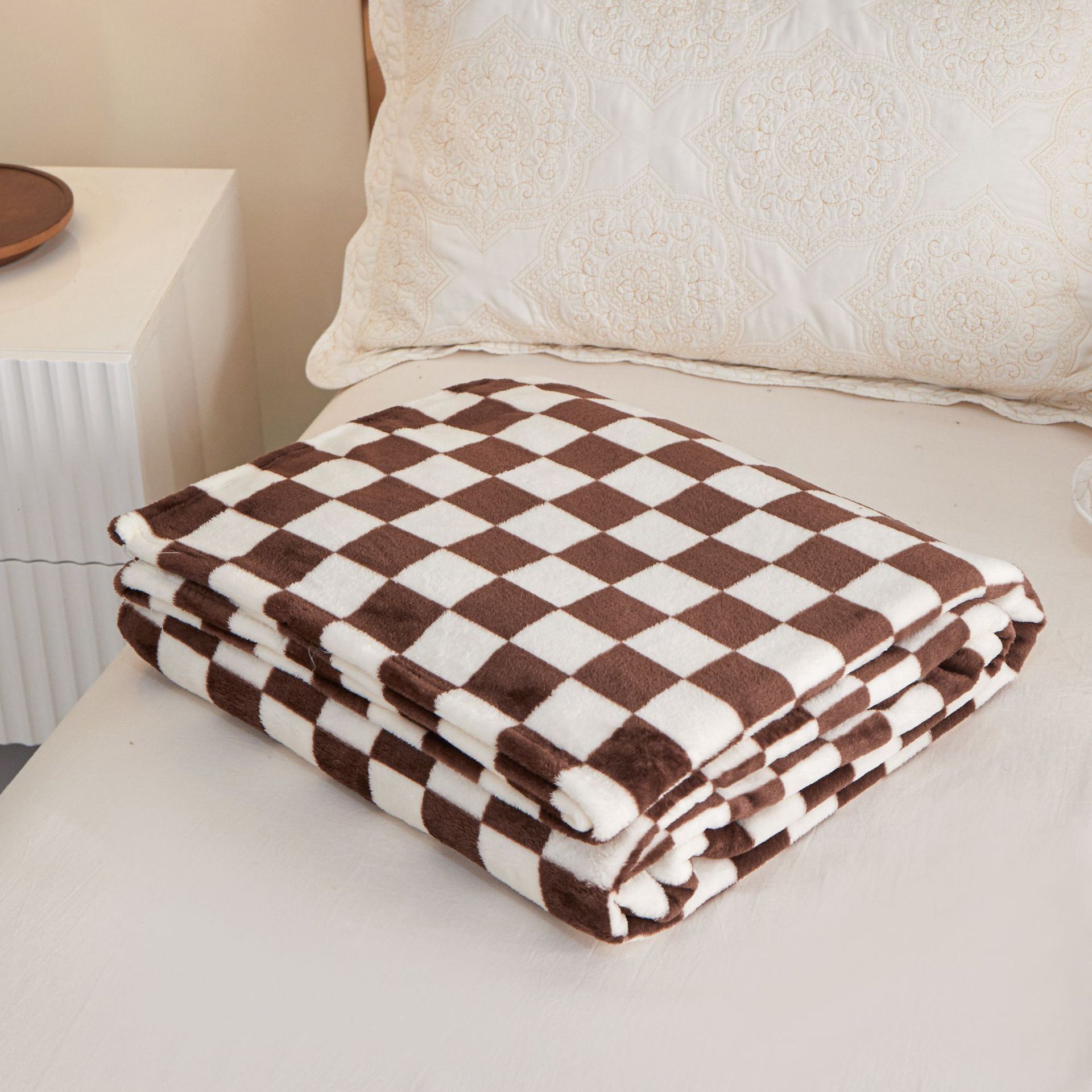 Coffee-colored and white checkered pattern Double-Sided Fleece Blanket – 150×200cm Machine Washable, No-Shedding Flannel Throw for Bed, Sofa & Air Conditioning Use